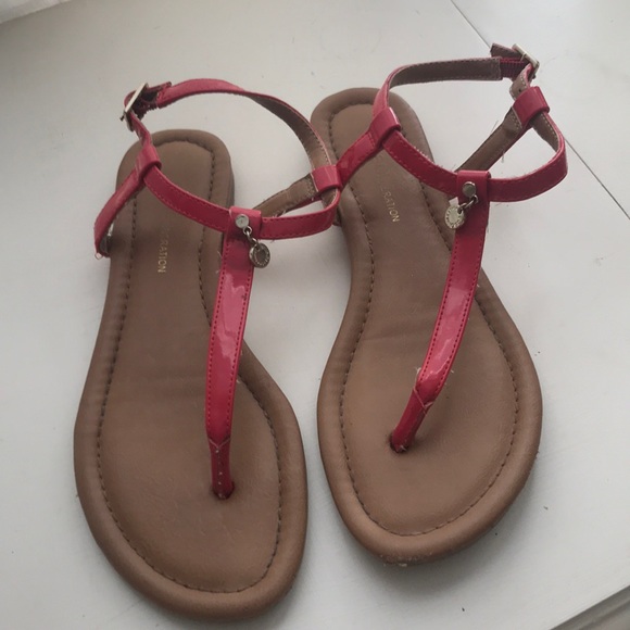 Red flats - Picture 1 of 2